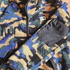 The North Face Blue and Tan Patterned Fleece